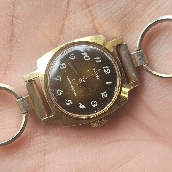 Vintage Timex Ladies Wristwatch Gold Tone Analog Quartz Wrist Watch - Picture 1 of 13